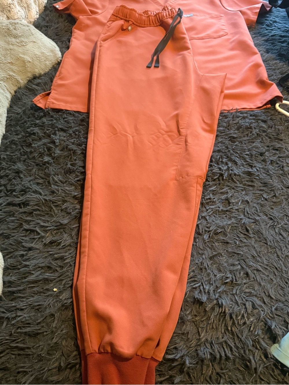 Figs Men's Scrub Joggers in Rust